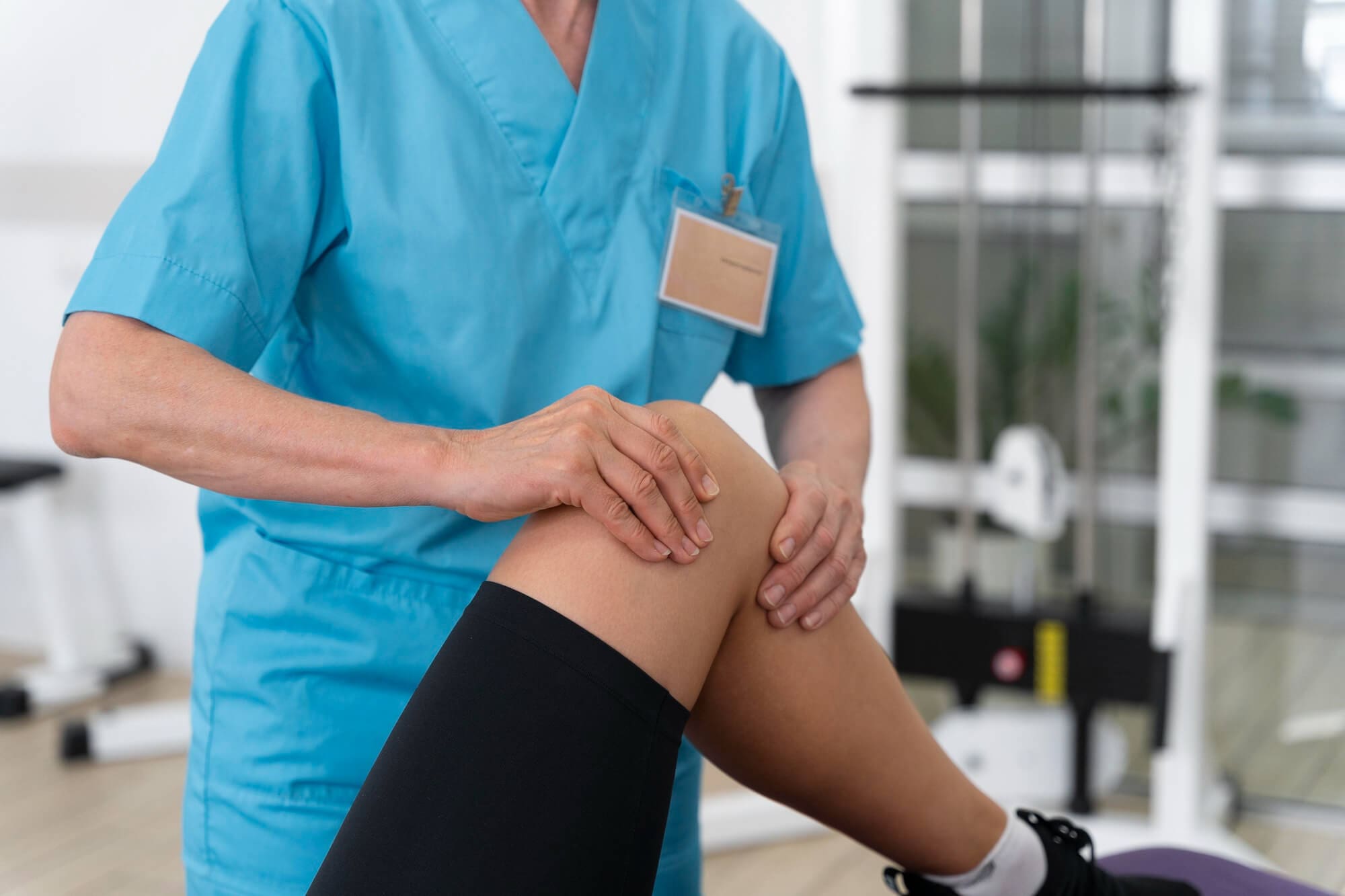 Knee replacement surgery illustration